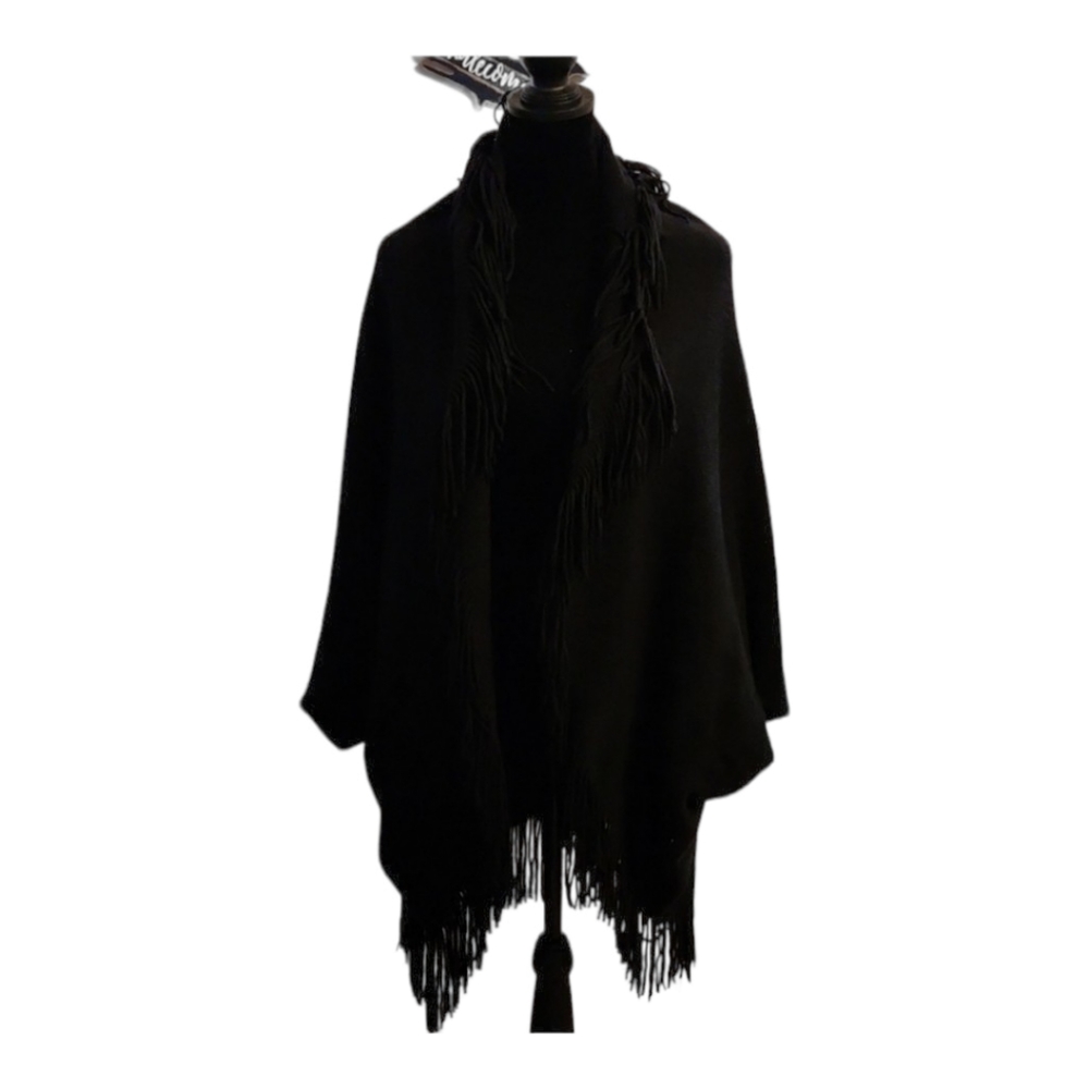 Layers by Lizden black OS shawl